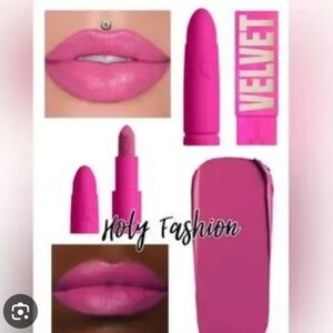 Jeffree Starr Velvet Trap